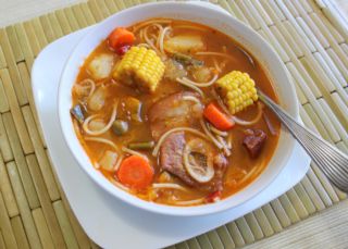 Sopa de Jamn<br>y Fideos