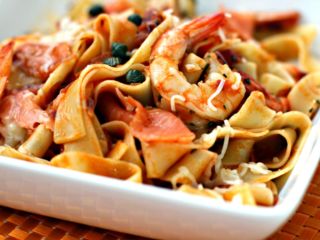 Pasta con<br>Camarones y Salmn